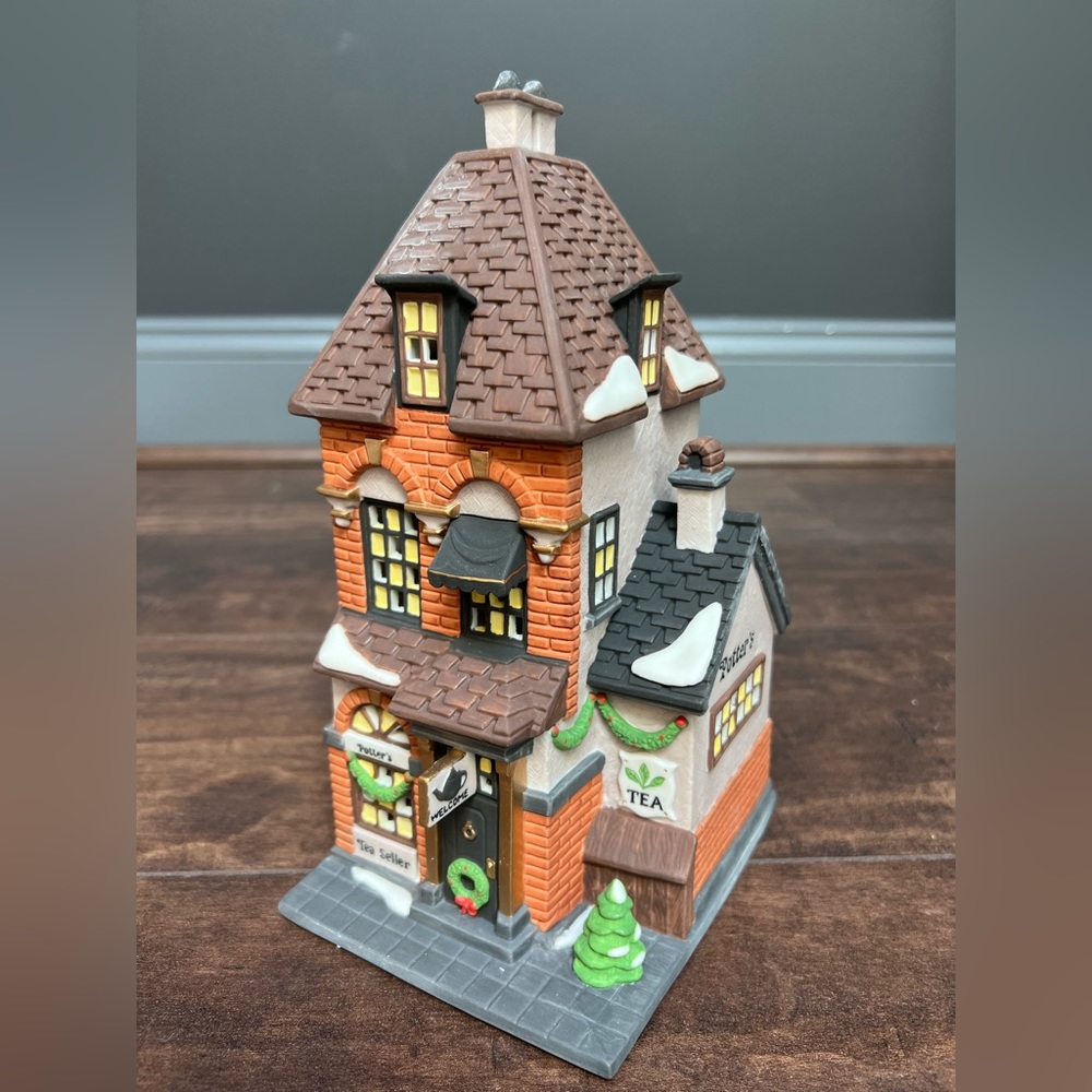 Department 56 Christmas In The City Potter’s Tea Seller